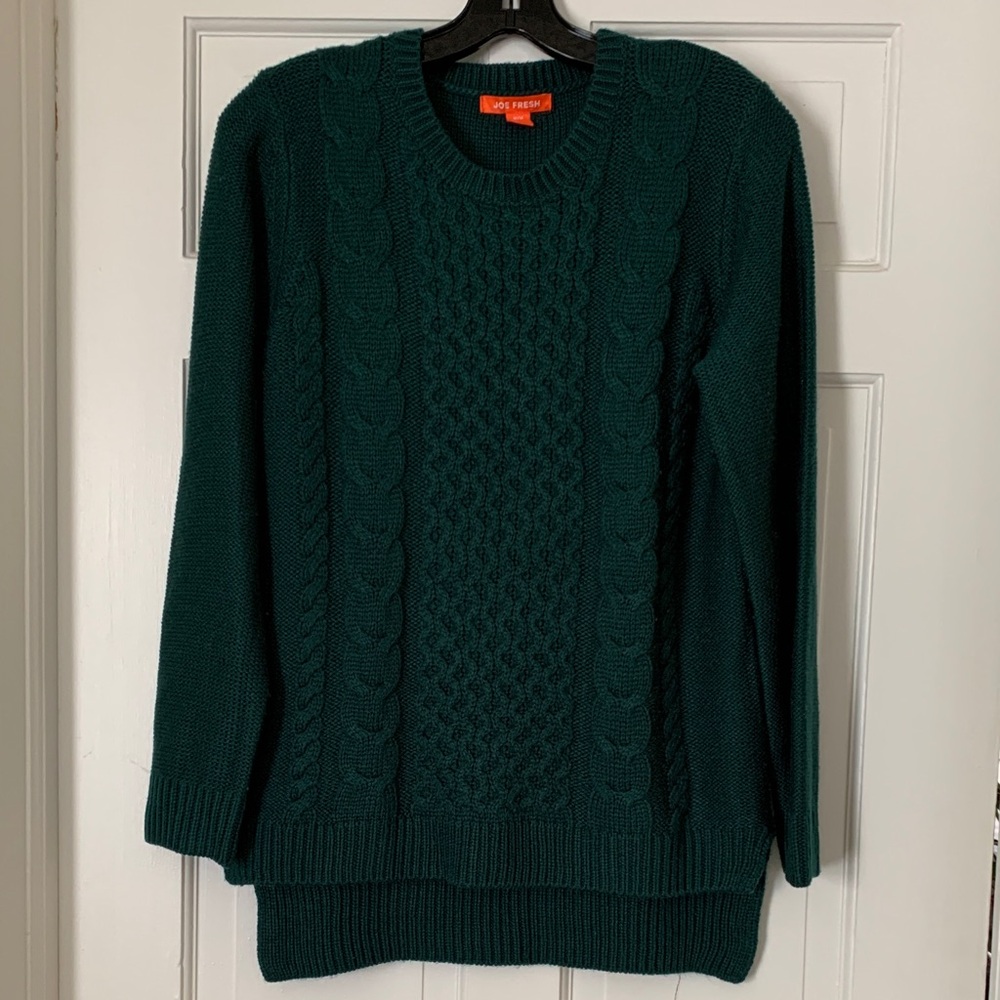 Joe Fresh dark green cable knit sweater 
Size M, 100% acrylic
In gr8 shape!